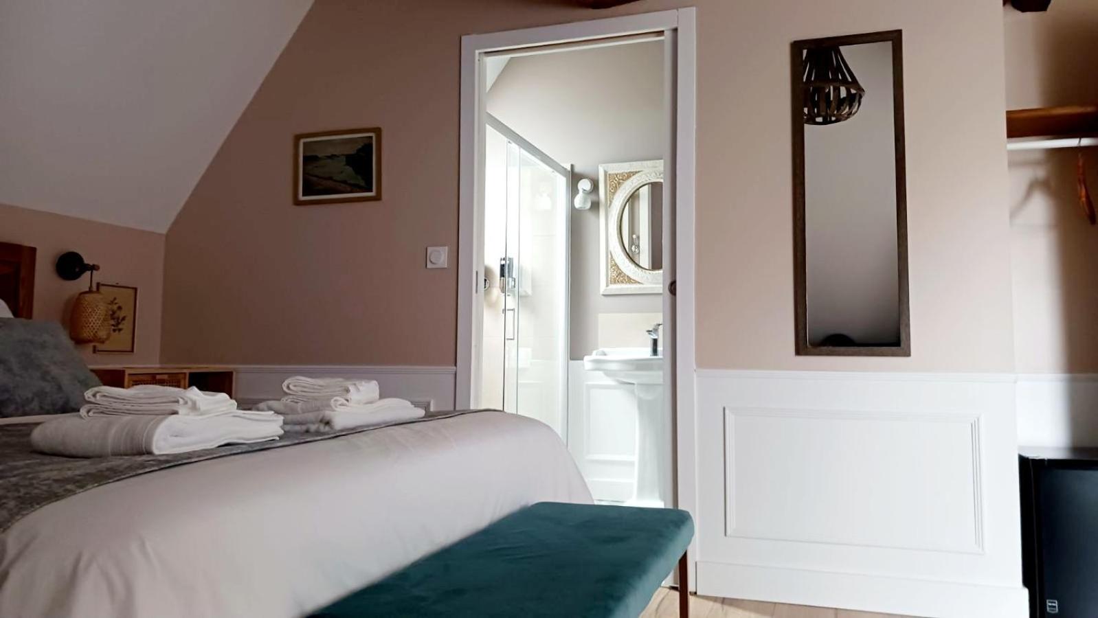 Le Griffon 1855 Hotel Saint-Laurent-Des-Autels Kültér fotó