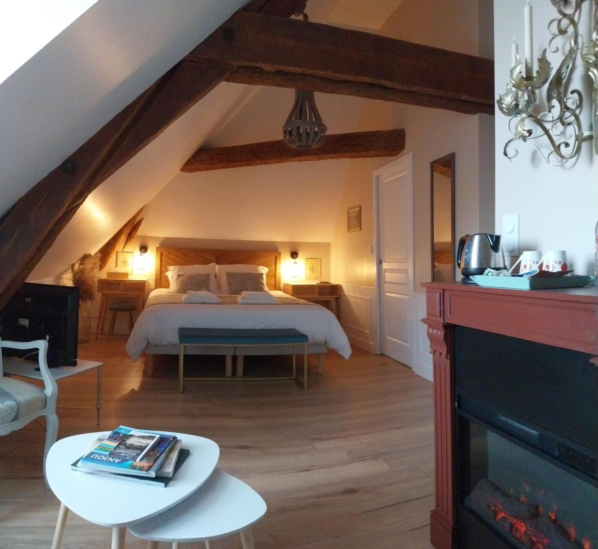Le Griffon 1855 Hotel Saint-Laurent-Des-Autels Kültér fotó