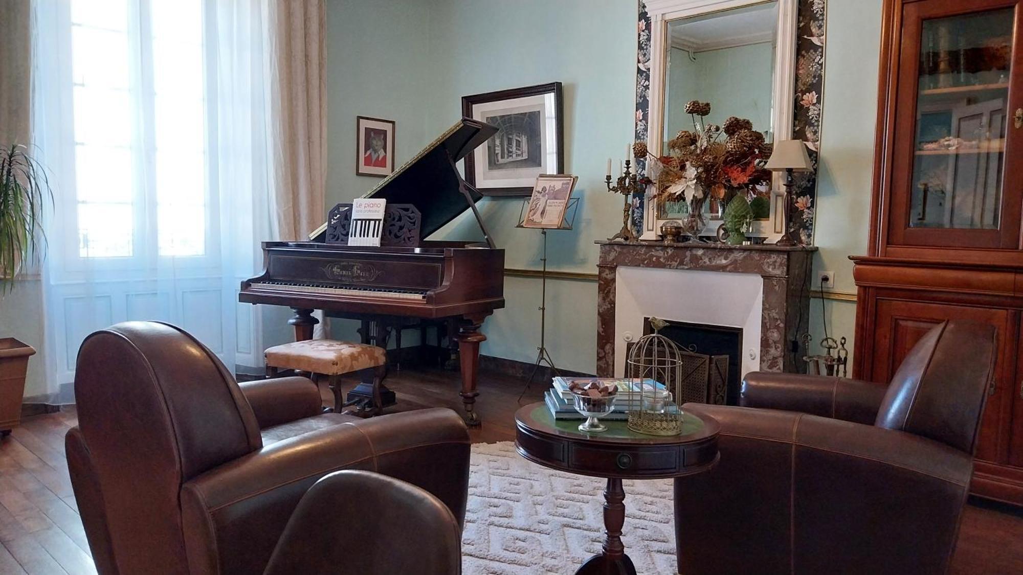 Le Griffon 1855 Hotel Saint-Laurent-Des-Autels Kültér fotó